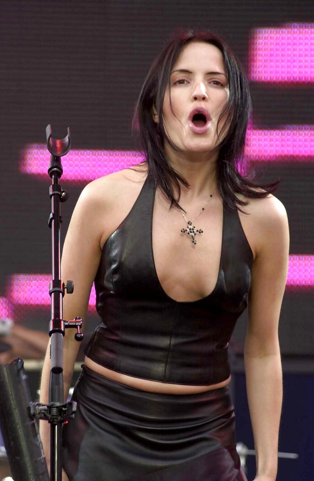 25P Singer Andrea Corr, oops, pokies, seethrough+other hot pics