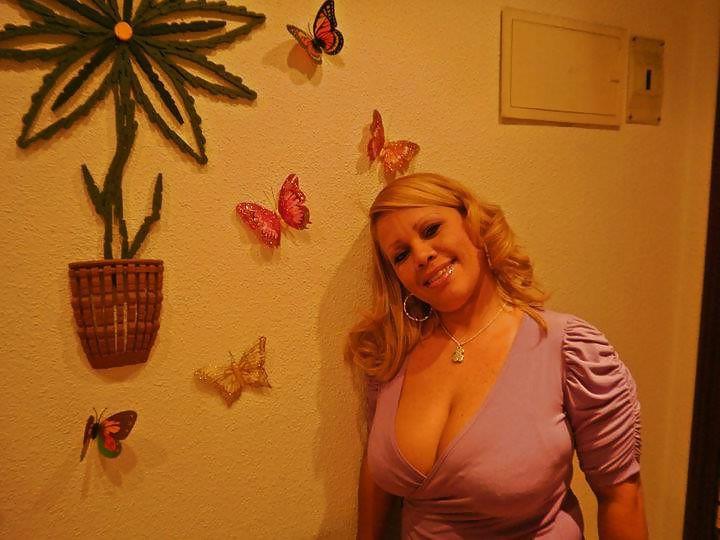 20P Not naked busty facebook women 1.