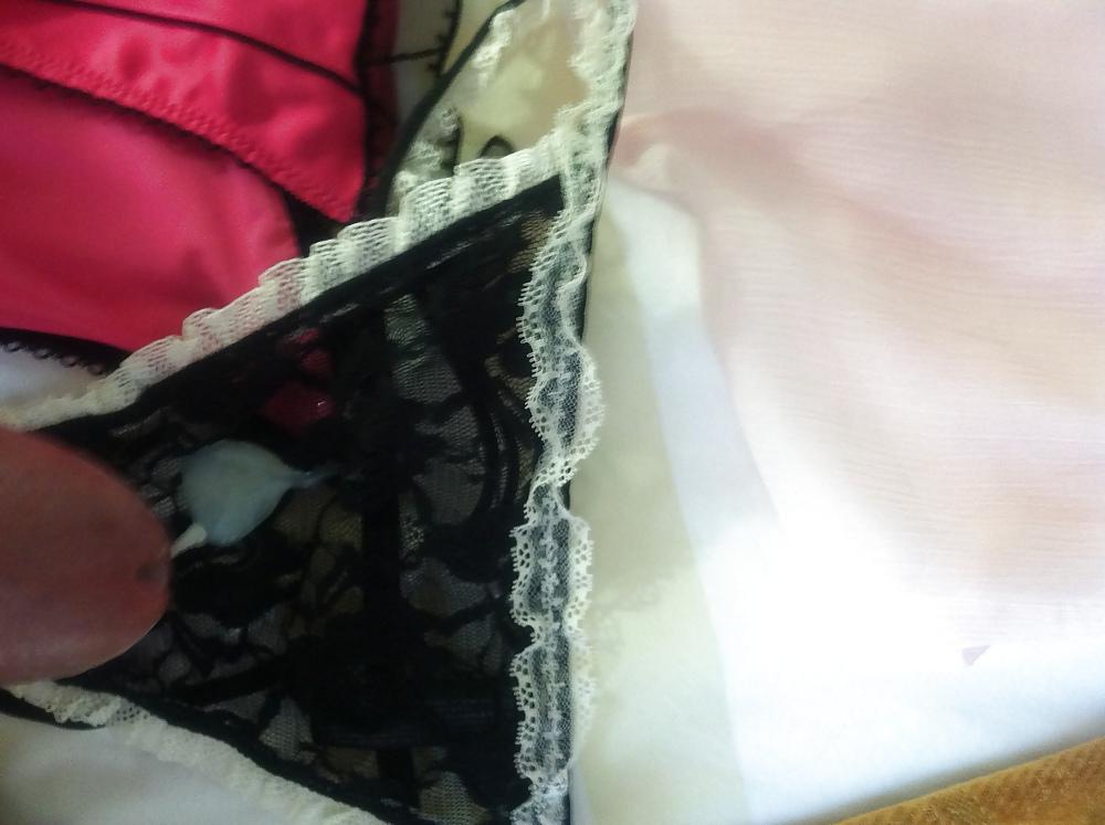 5P Erica Cums on her own Panties