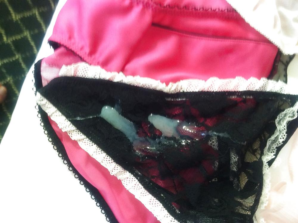 5P Erica Cums on her own Panties