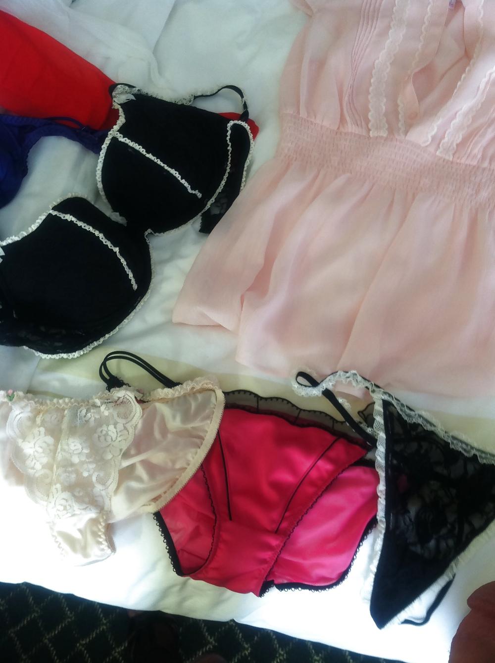 5P Erica Cums on her own Panties