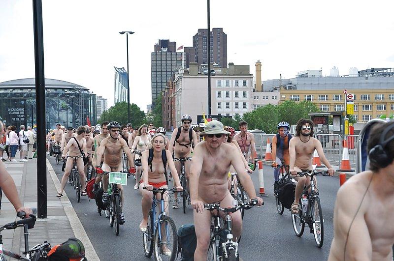 16P The Beauty of Amateur Naked Cycling