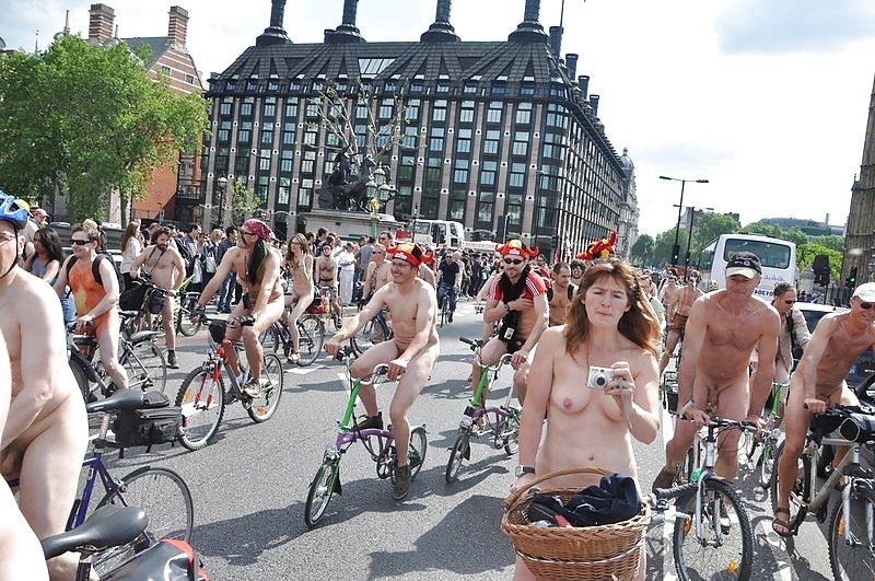 16P The Beauty of Amateur Naked Cycling