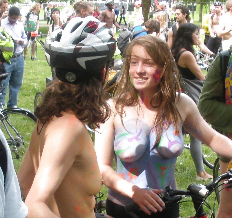 16P The Beauty of Amateur Naked Cycling