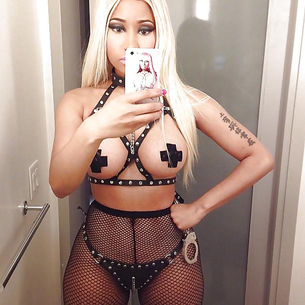 25P Hot Real Amateur Self Shots