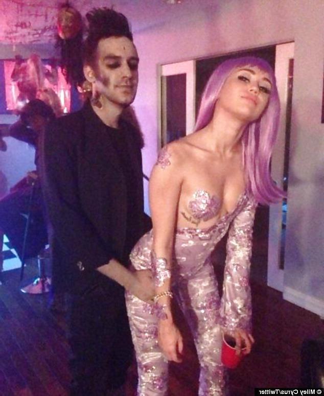 7P Happy Halloween from Lil Miley Kim