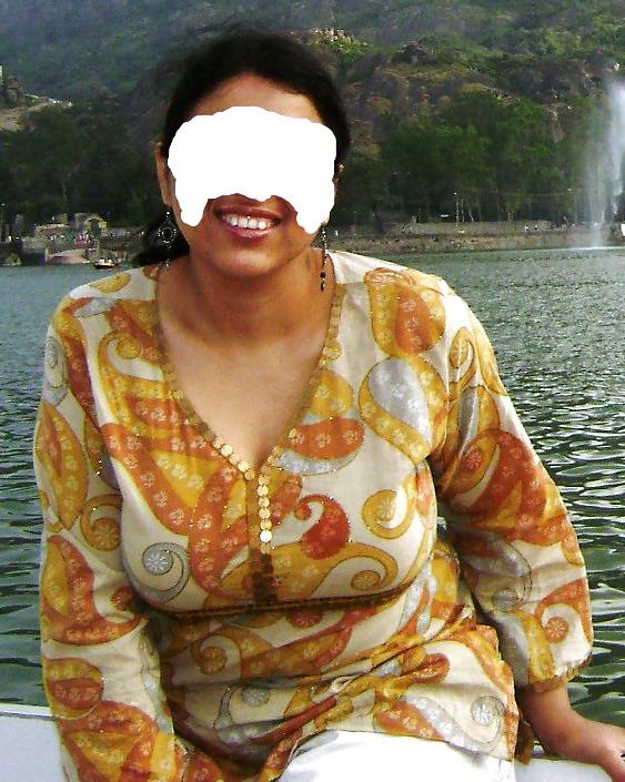 25P Desi Housewife