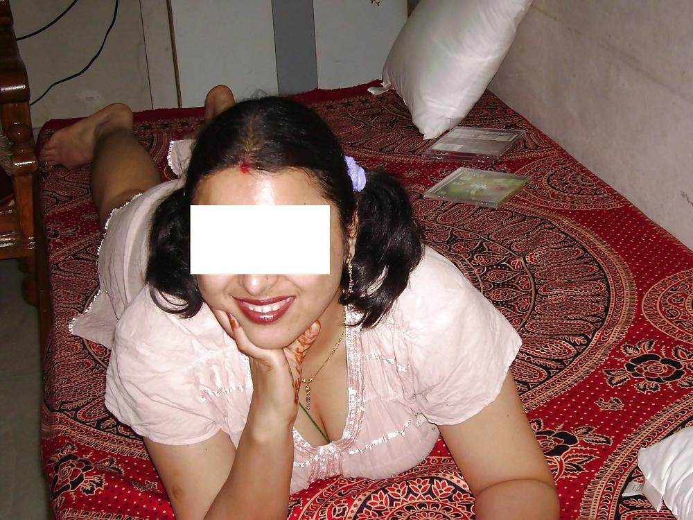25P Desi Housewife