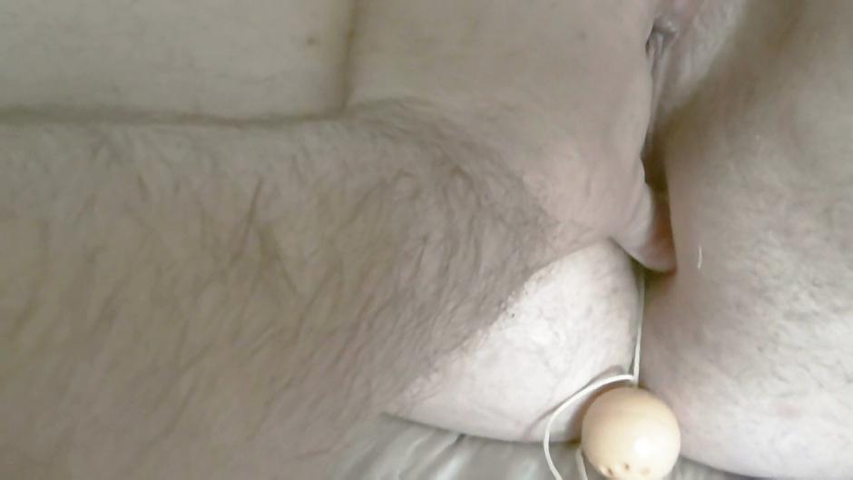 6P MARY BEADS IN HER ASS HOLE