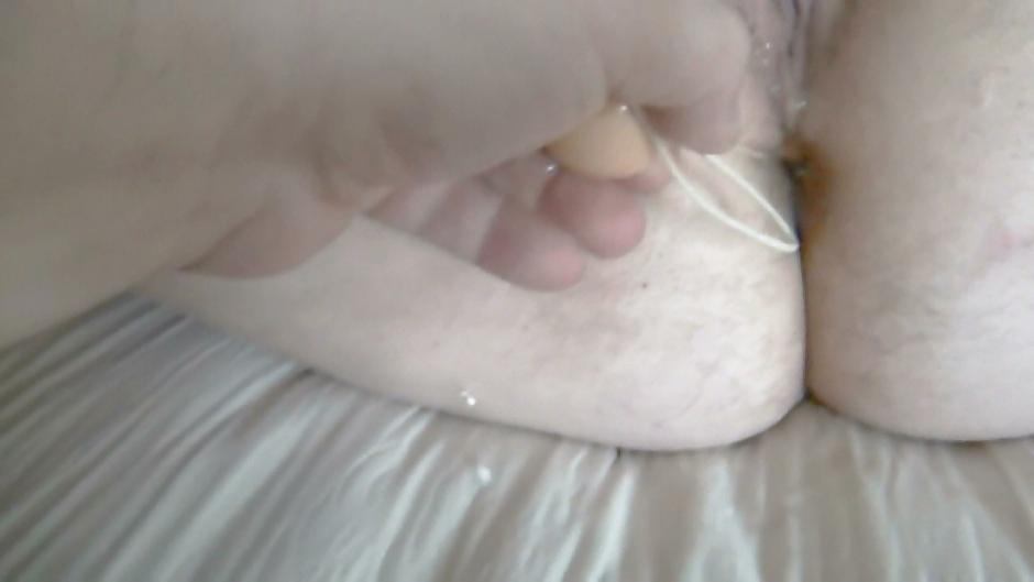 6P MARY BEADS IN HER ASS HOLE