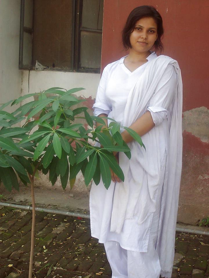 12P Sexy Desi Girl