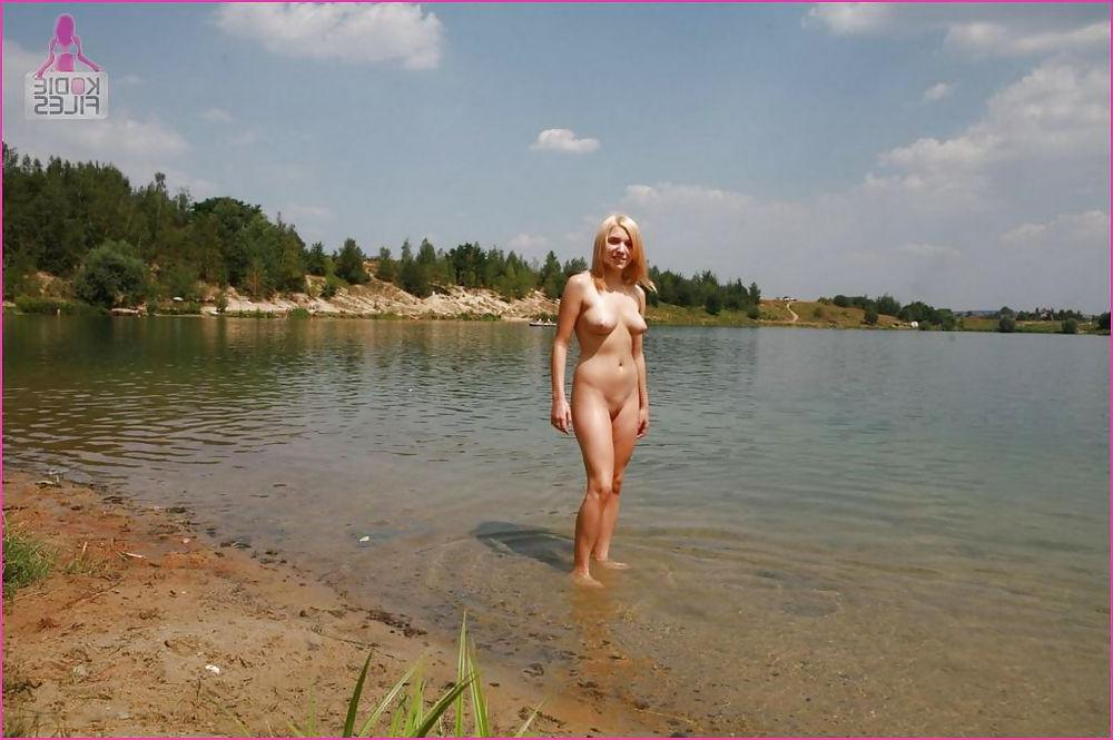 23P Nudist girl