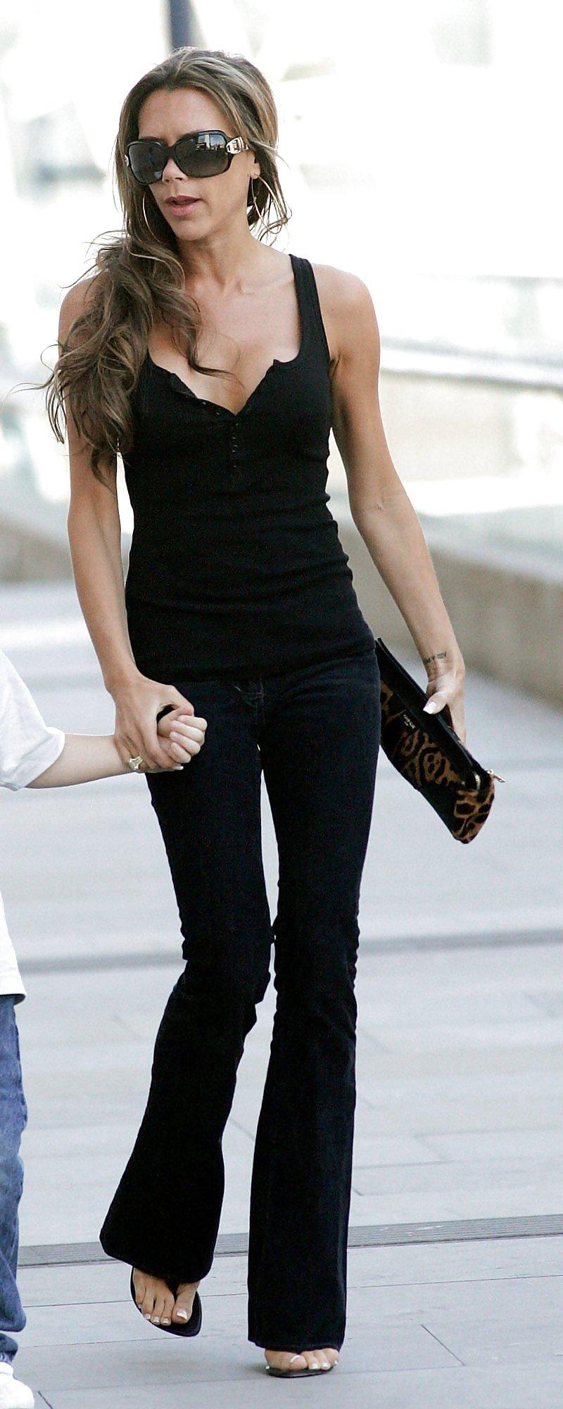 25P Victoria Beckham Foot Pics