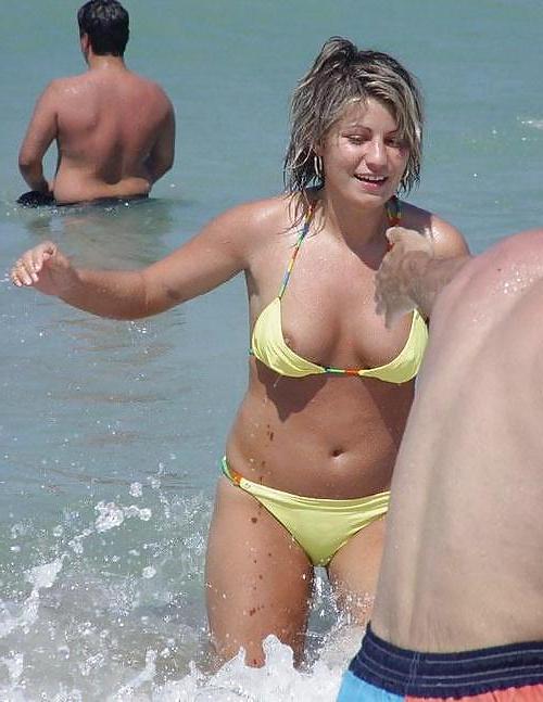 19P Oops bikini 2.
