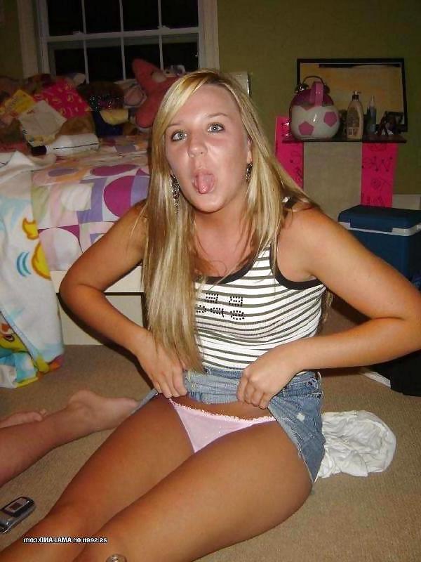 25P Upskirt oops