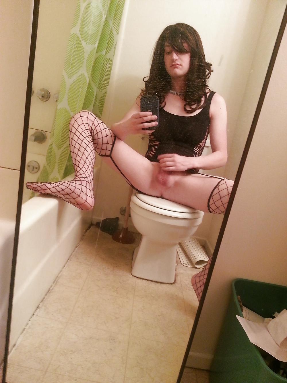 16P Cross Dresser plays with her self!