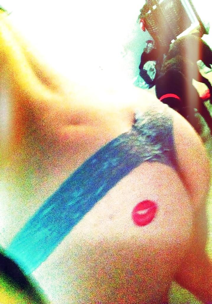 25P MILF Self Shots