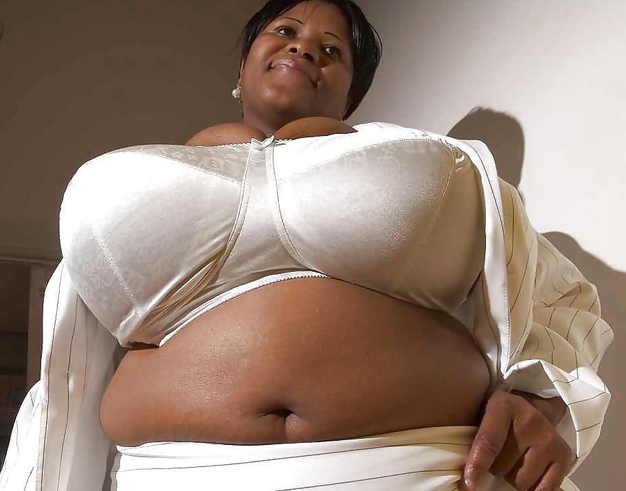 25P Big bras on mature women's!