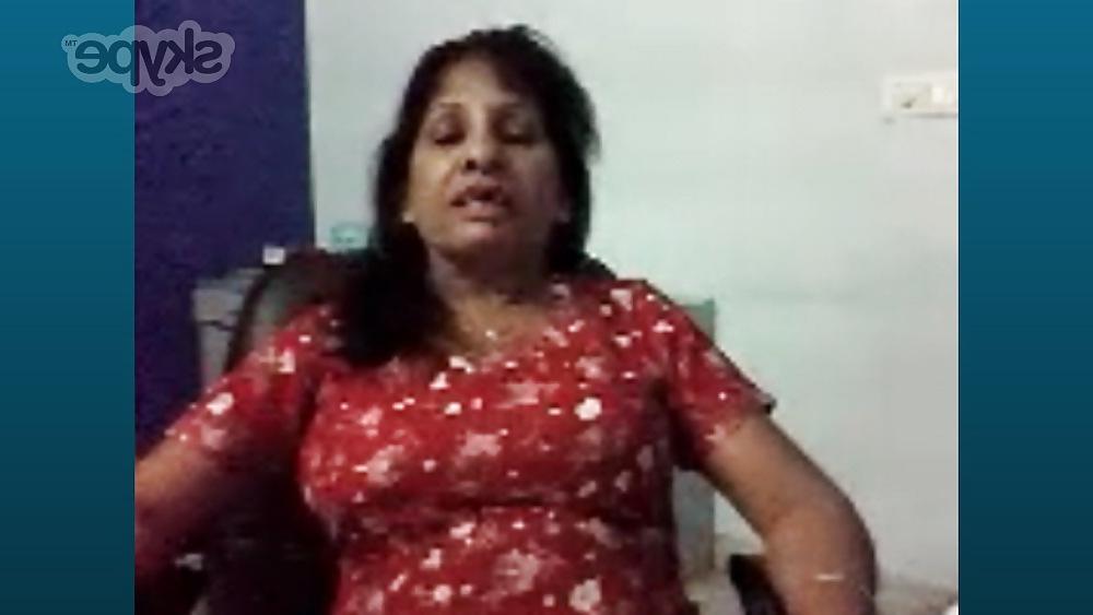 9P Desi Aunty Showing off
