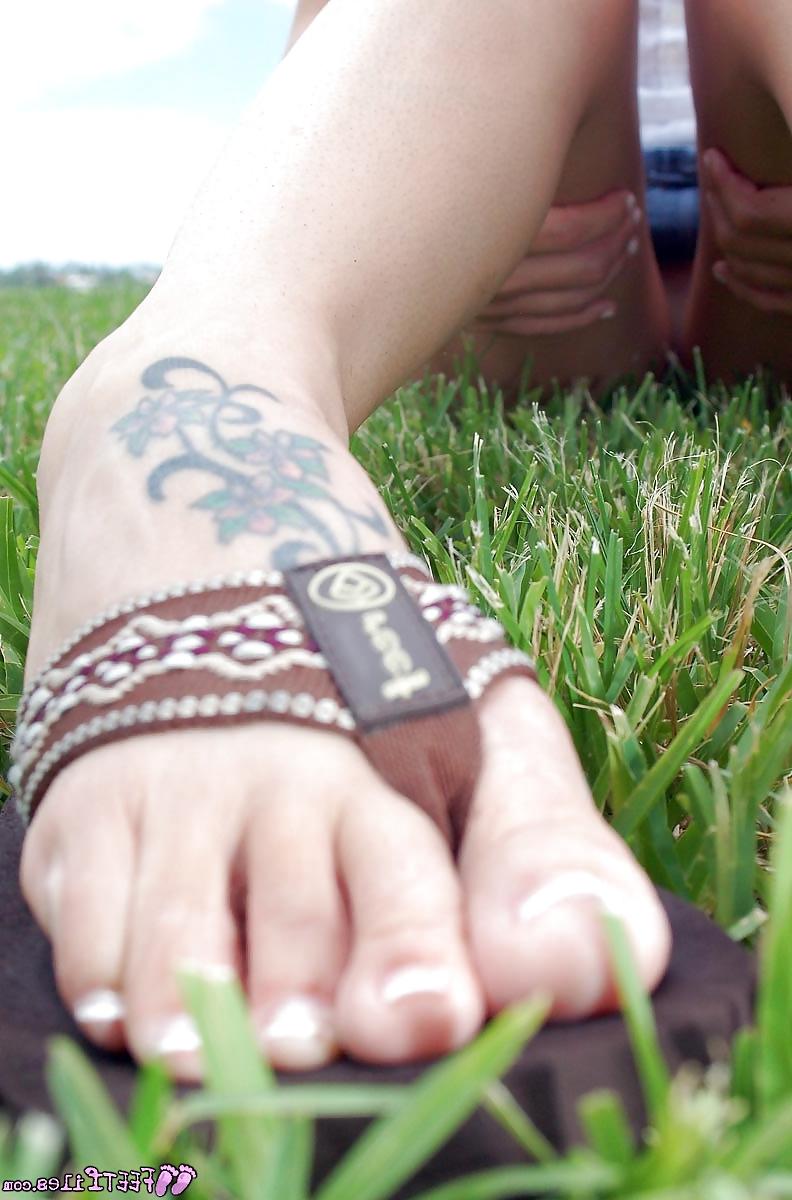 25P Foot fetish