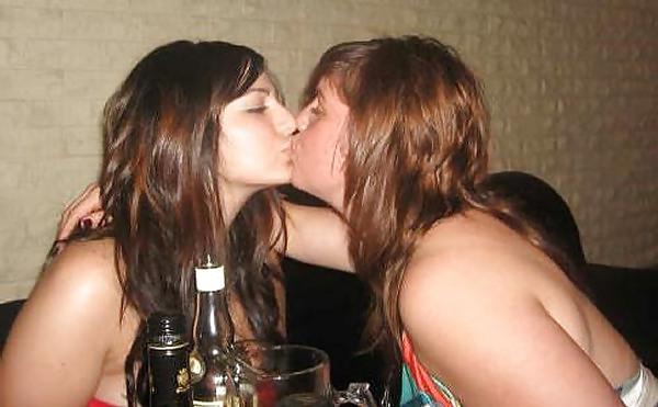 25P Girls Kissing Girls  pt1