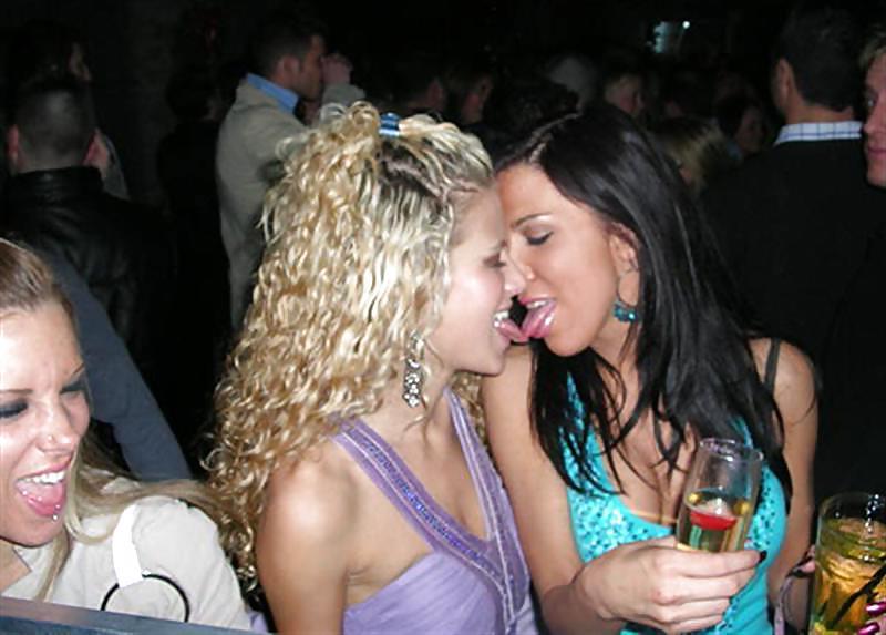 25P Girls Kissing Girls  pt1