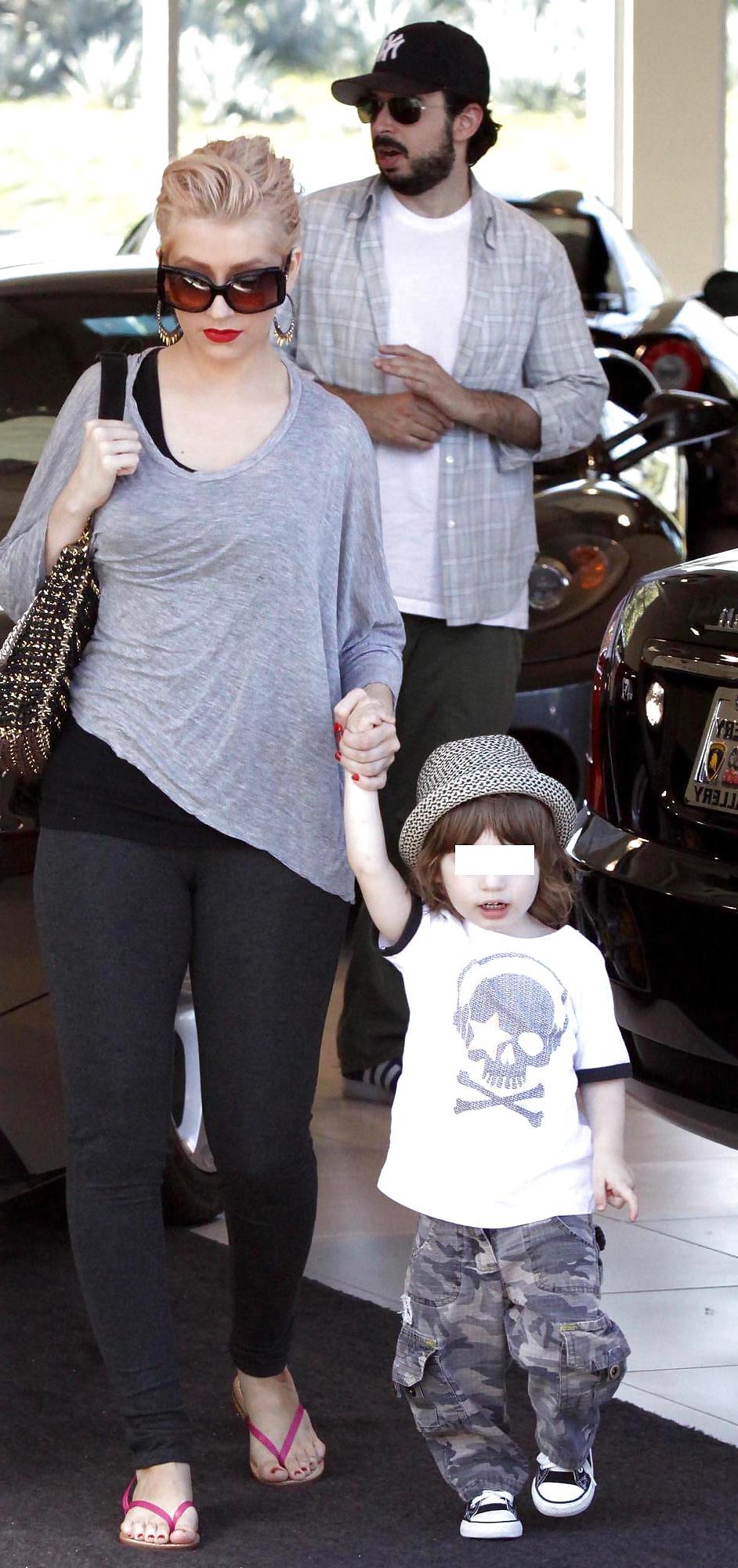 25P Christina Aguilera Foot Pics