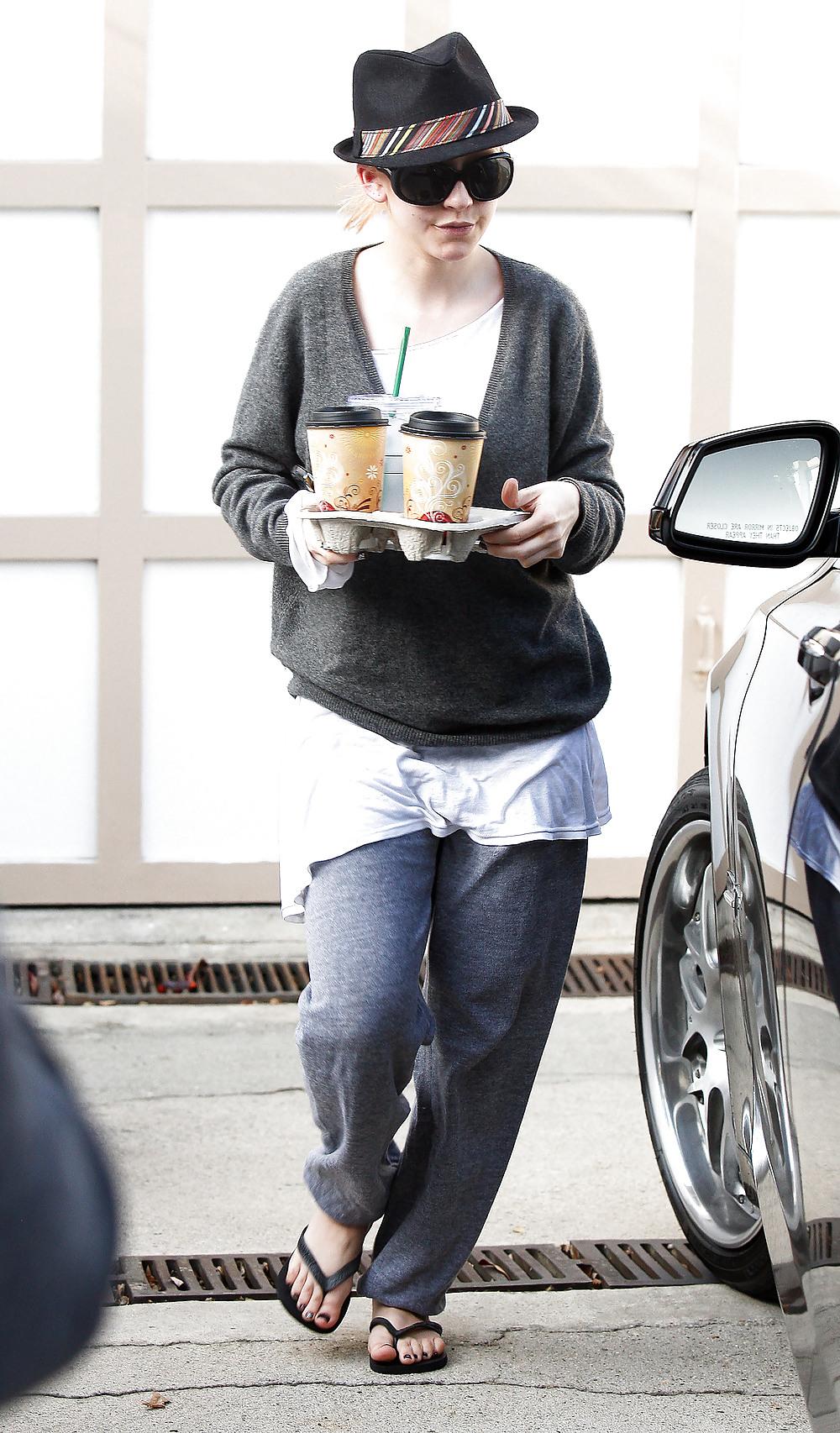 25P Christina Aguilera Foot Pics