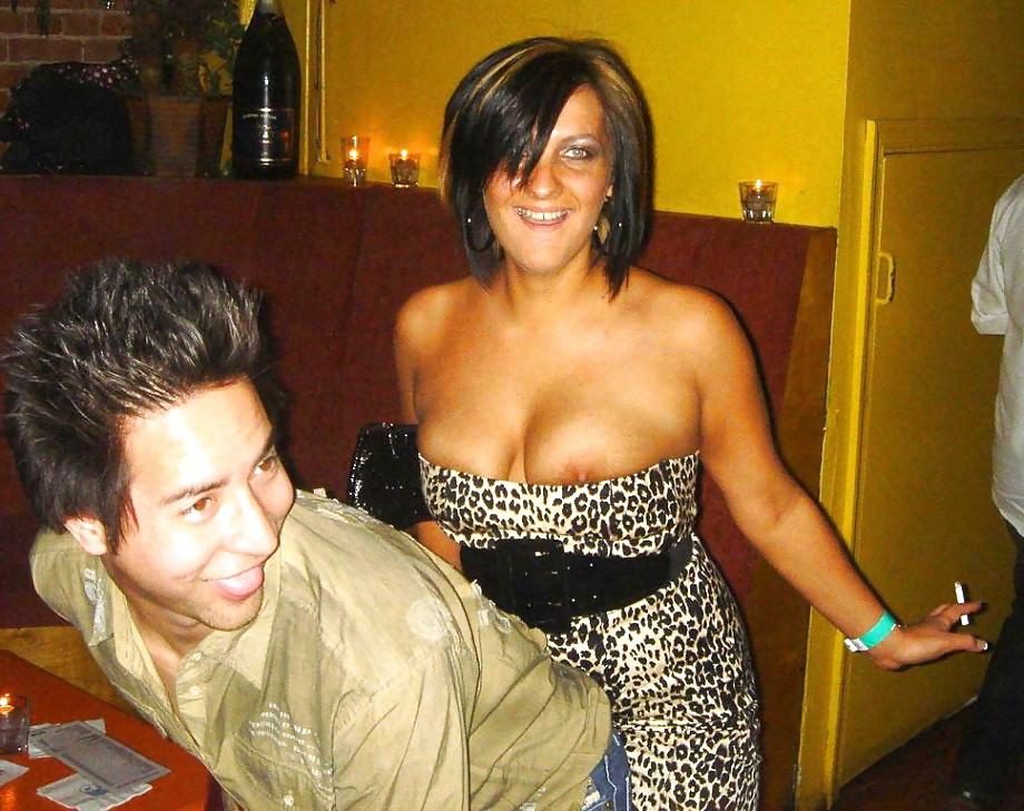 21P Ooops...Downblouse!!