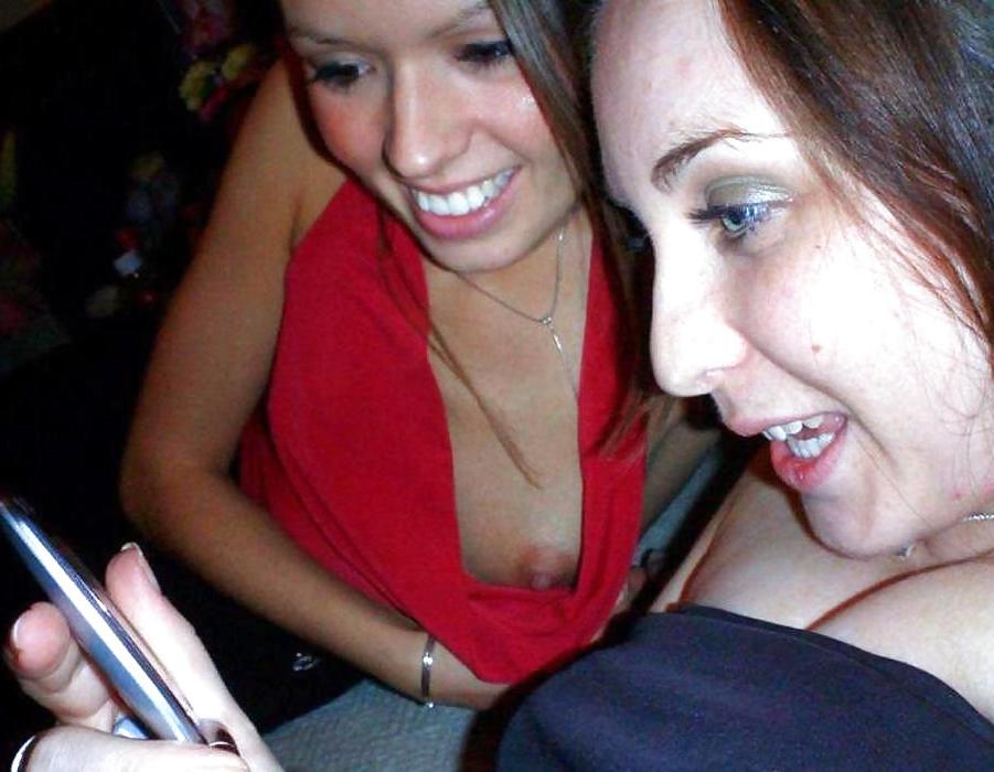 21P Ooops...Downblouse!!