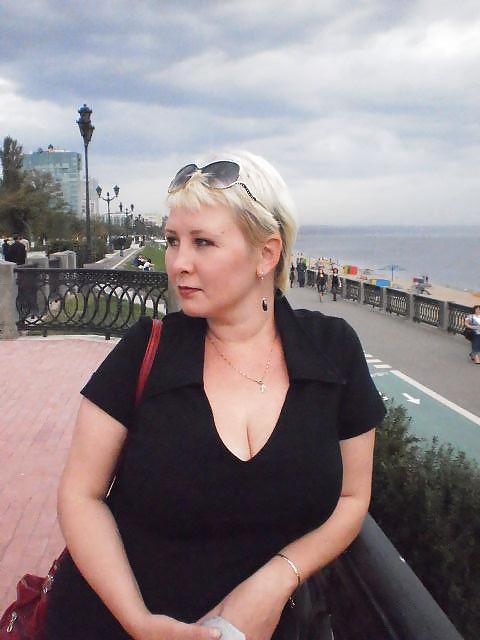 12P Busty Russian Woman 1134