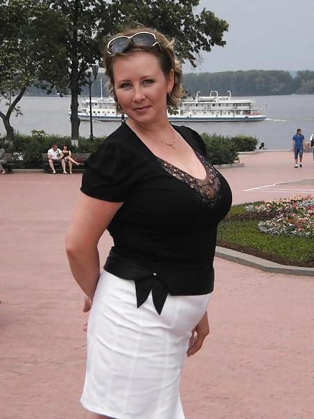 12P Busty Russian Woman 1134