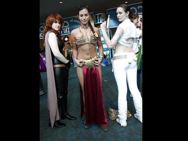 25P Star Wars Slave Leia Dressed and Undressed Gallery 1