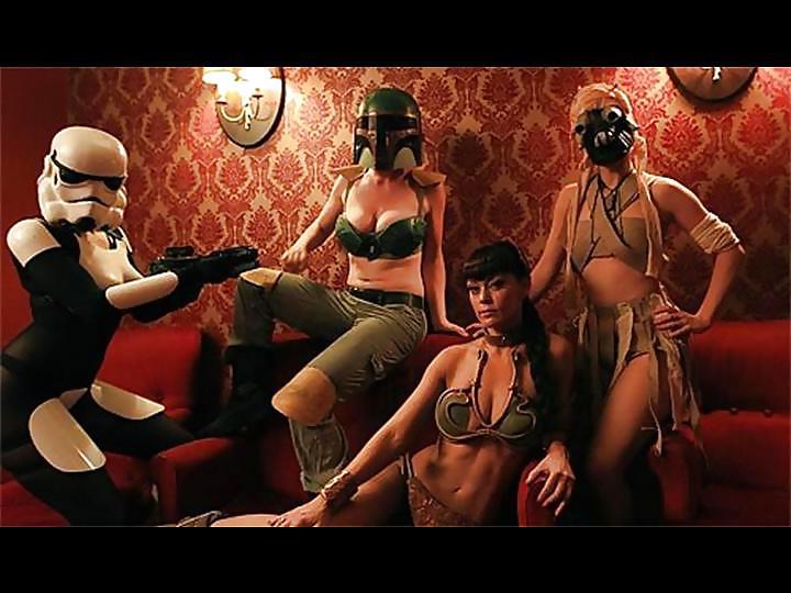 25P Star Wars Slave Leia Dressed and Undressed Gallery 1