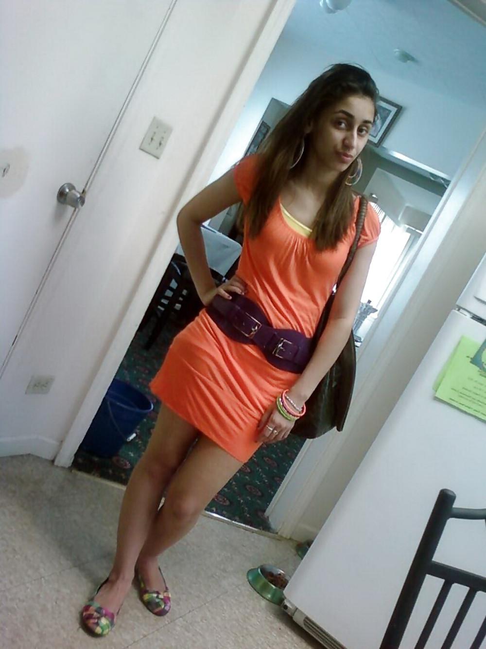 25P ARAB WHORE SELF SHOT