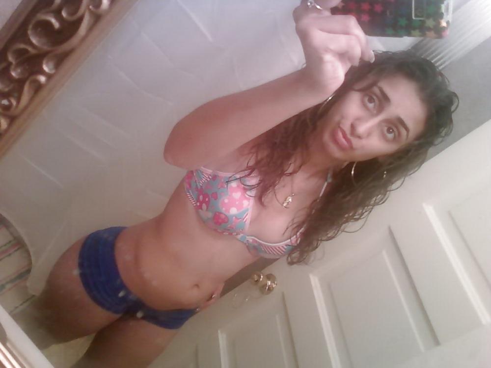 25P ARAB WHORE SELF SHOT