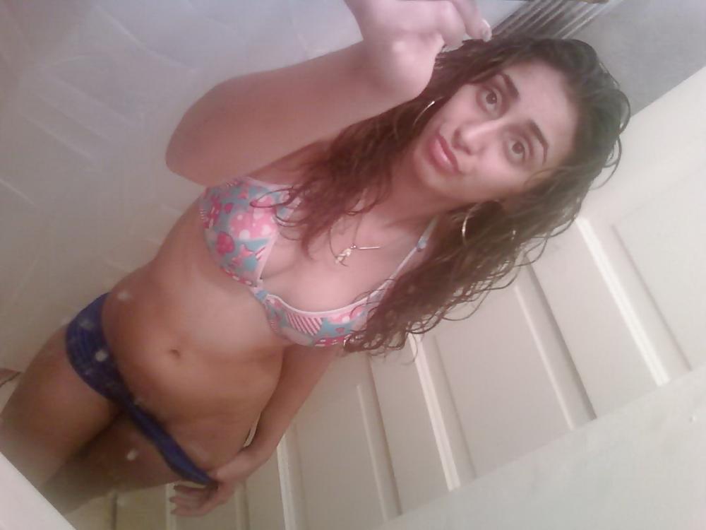 25P ARAB WHORE SELF SHOT