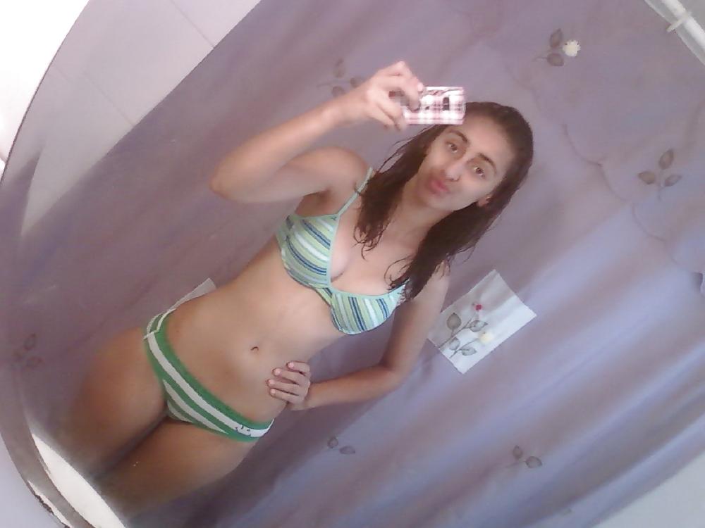 25P ARAB WHORE SELF SHOT