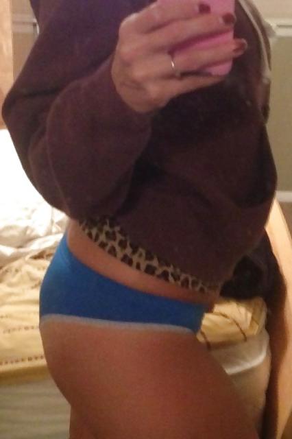 25P Stunning Blonde Wife Self Shots