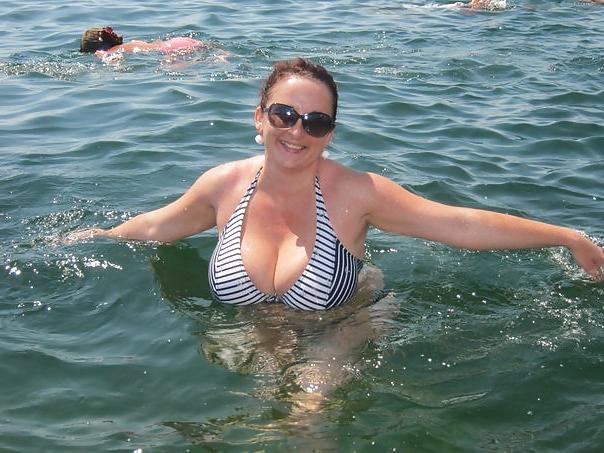 17P Busty Russian Woman 1032