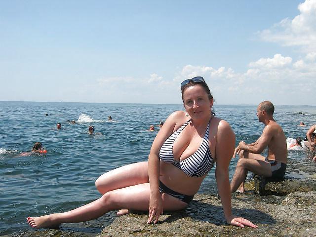 17P Busty Russian Woman 1032