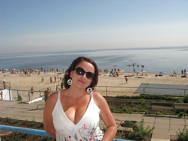 17P Busty Russian Woman 1032