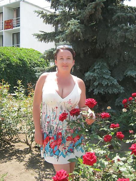 17P Busty Russian Woman 1032