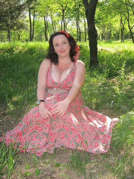 17P Busty Russian Woman 1032