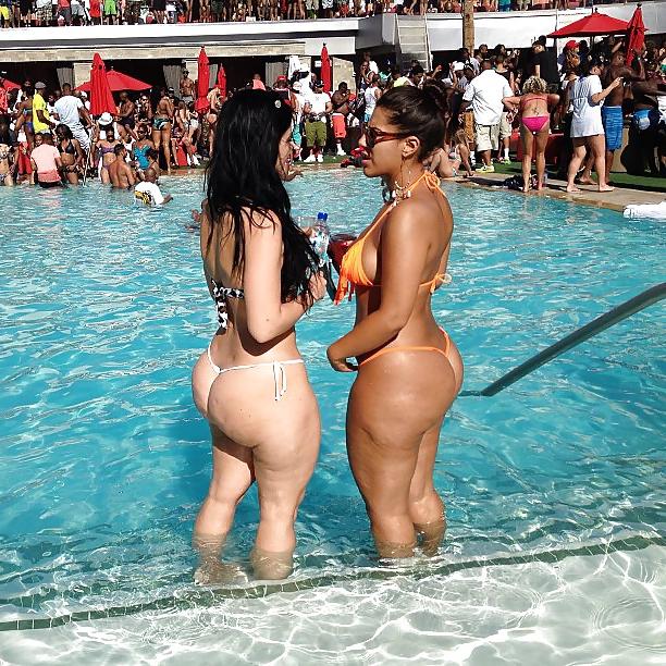 25P Beauty Has No Color At The Pool