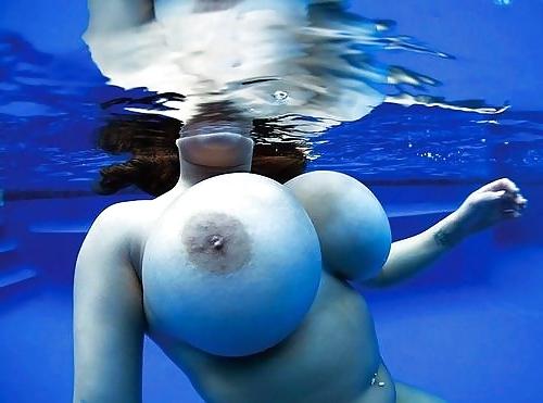 25P Beauty Has No Color At The Pool