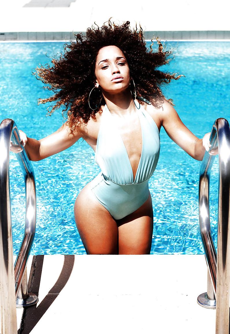 25P Beauty Has No Color At The Pool