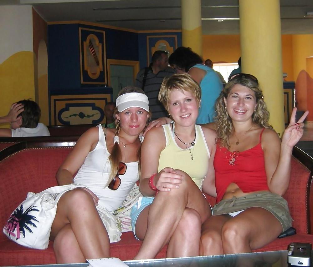 25P Ups, Upskirt
