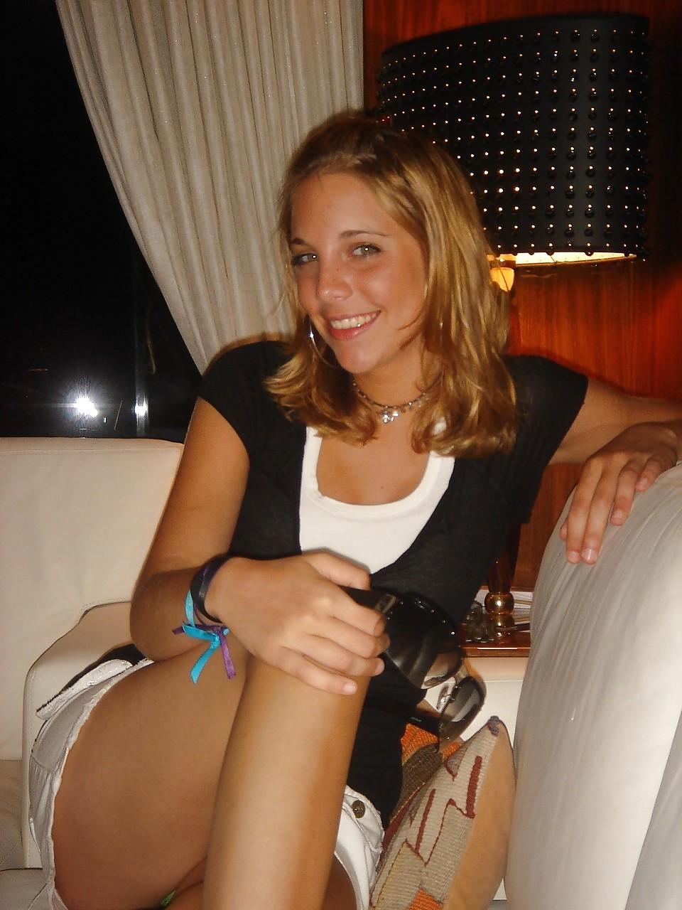 25P Ups, Upskirt