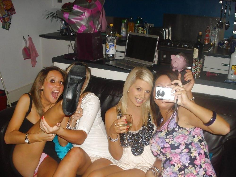 25P Ups, Upskirt